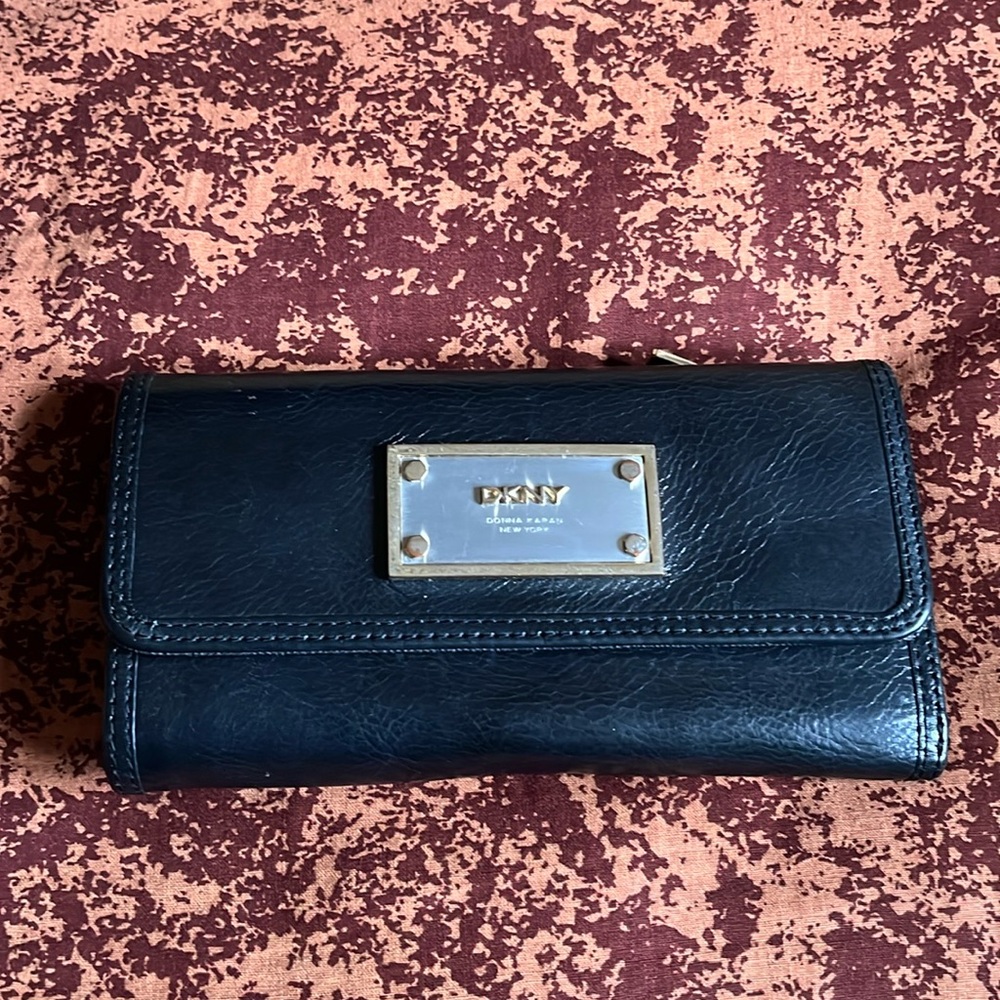 DKNY wallet